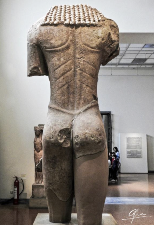 Kouros de Sunion, 610-590 a.c. Museo Arqueológico Nacional de Atenas.