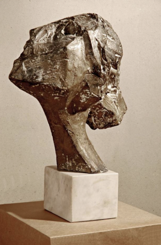 Cabeza de Piedad, 1960, bronce. Archivo familiar.